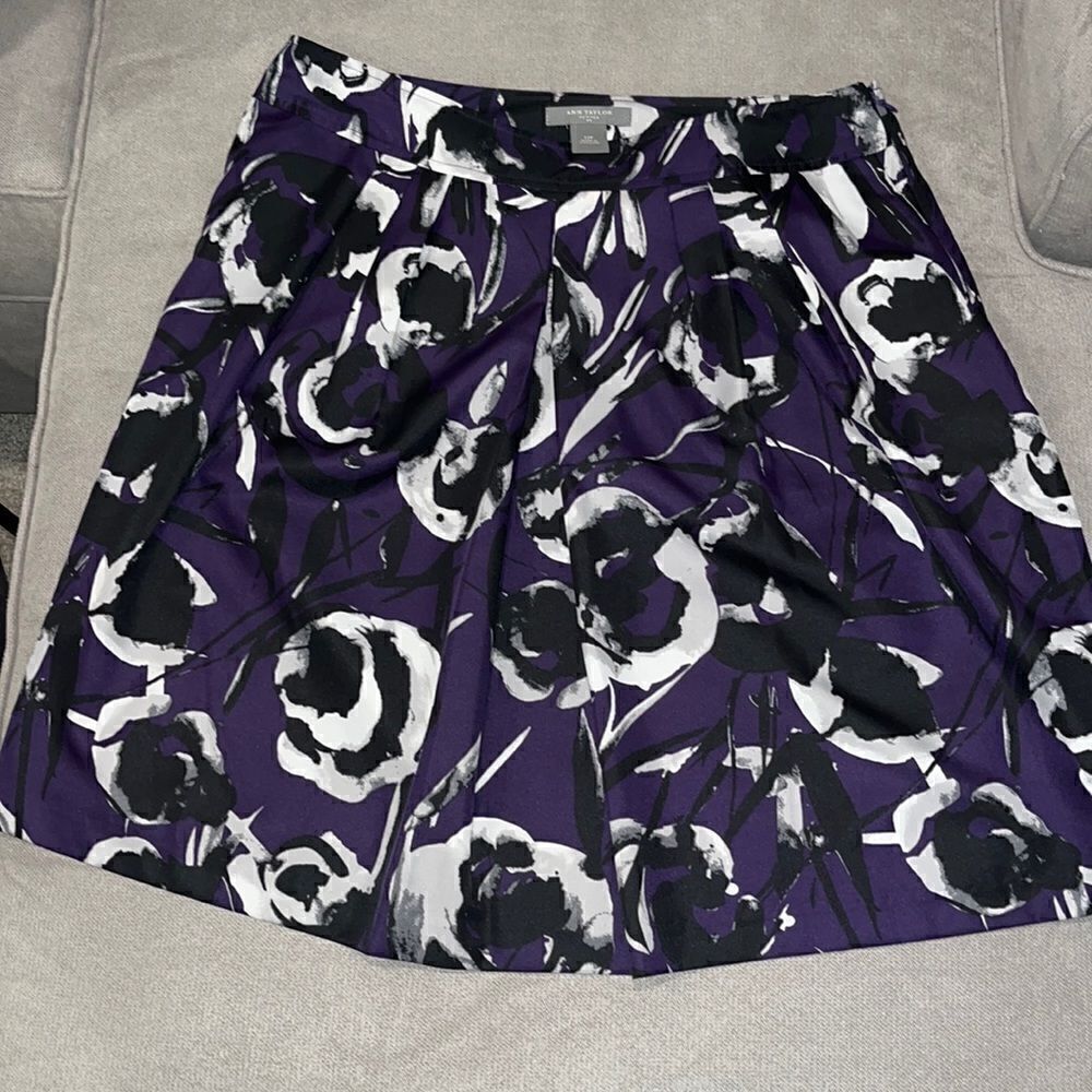 Ann Taylor  - Picture 2 of 5